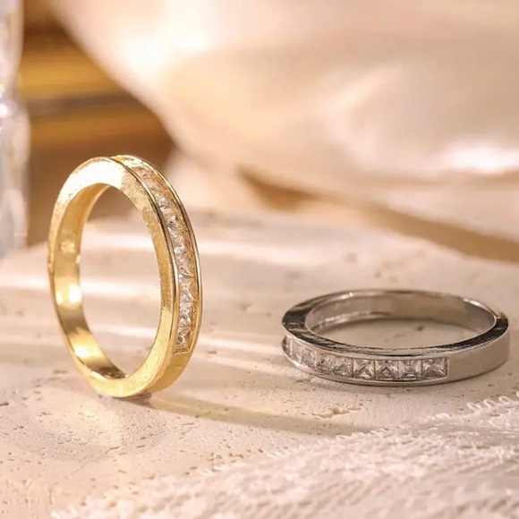 Simplicity Elegant Embellished With Zircon Personalized Ring - Picture 2 of 5